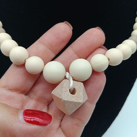 NWOT CHEWABLE CHARMS - The Collins Teething Necklace - Silicone/Beechwood/Satin - Picture 4 of 11